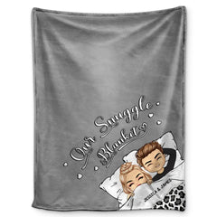 Couple Chibi Notre couverture Snuggle - Cadeau pour les couples, anniversaire, cadeau d’anniversaire - Couverture polaire personnalisée personnalisée 