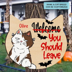 Panneau de porte personnalisé personnalisé - Cadeau d’Halloween pour les amoureux des chats, maman chat, papa chat, parents chat - Bienvenue, vous devriez partir