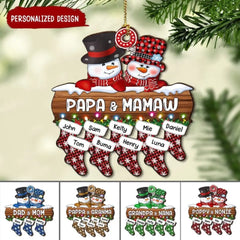 Ornement personnalisé de chaussettes de bonhomme de neige de couple de papa et de maman de Noël